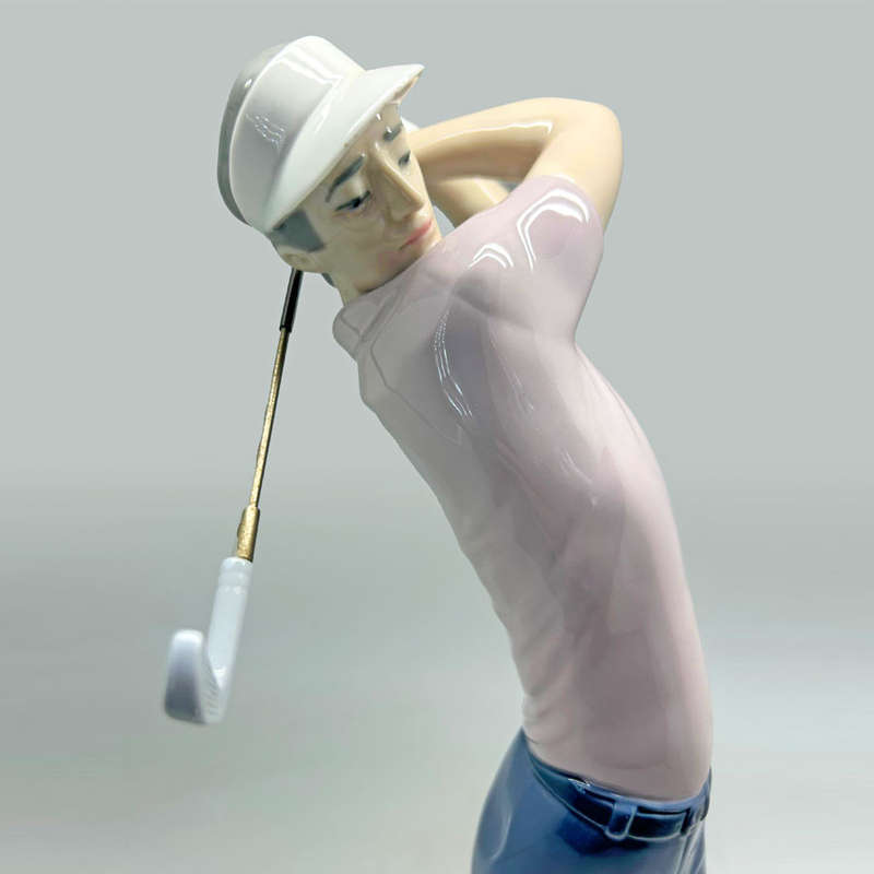 Lladro Male Golfer 6032 On The Green