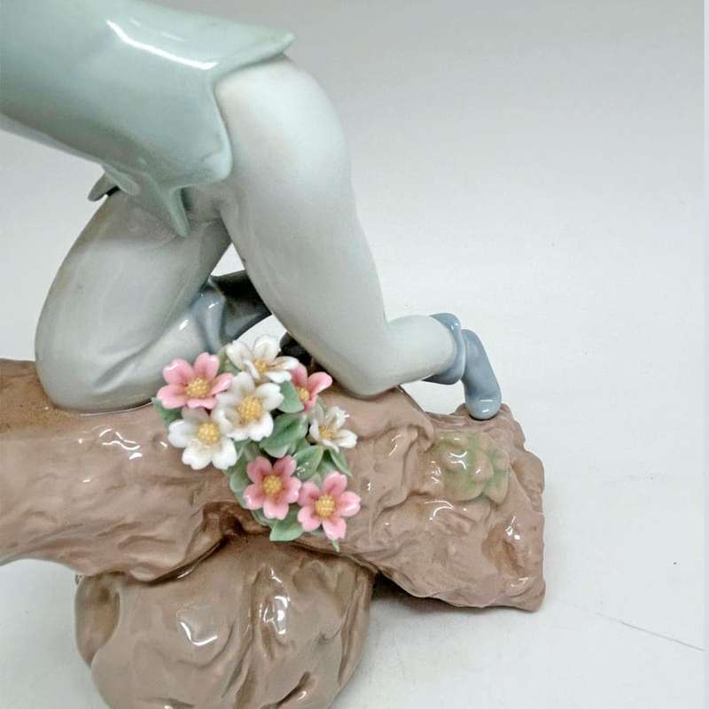 Lladro The Enchanted Forest Prince Of Elves Figurine