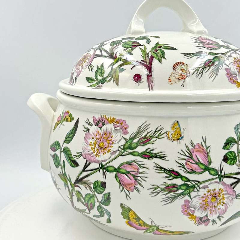 Portmeirion Botanic Garden Large Christmas Rose  Covered Casserole
