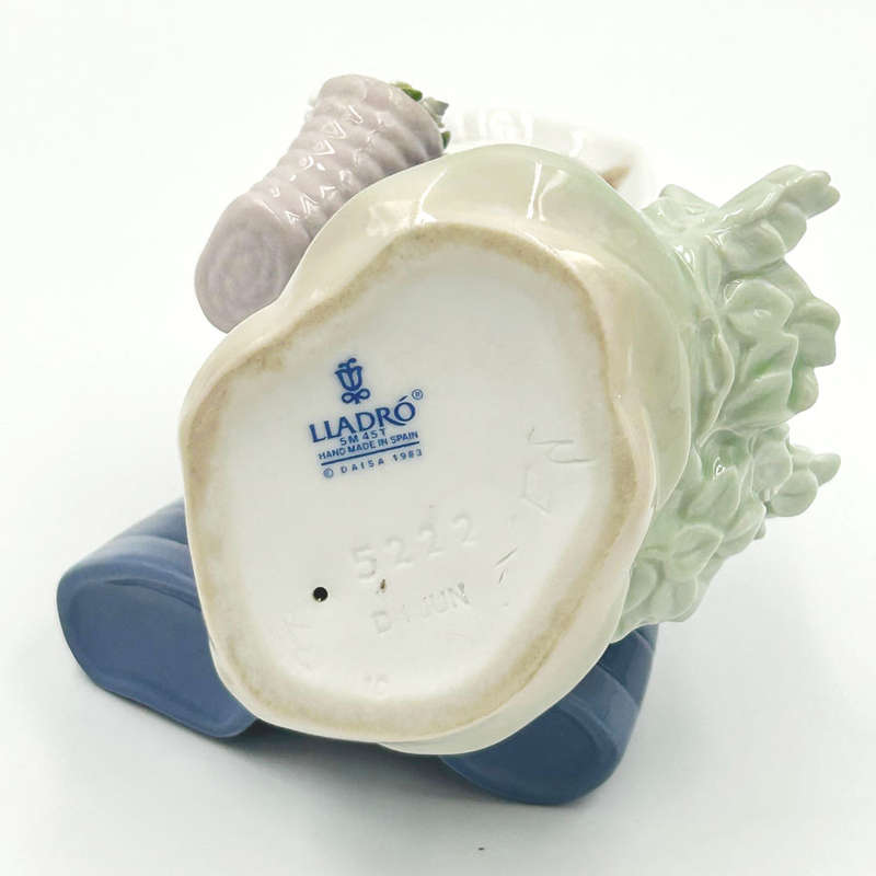 Lladro Pretty Pickings Figurine 5222