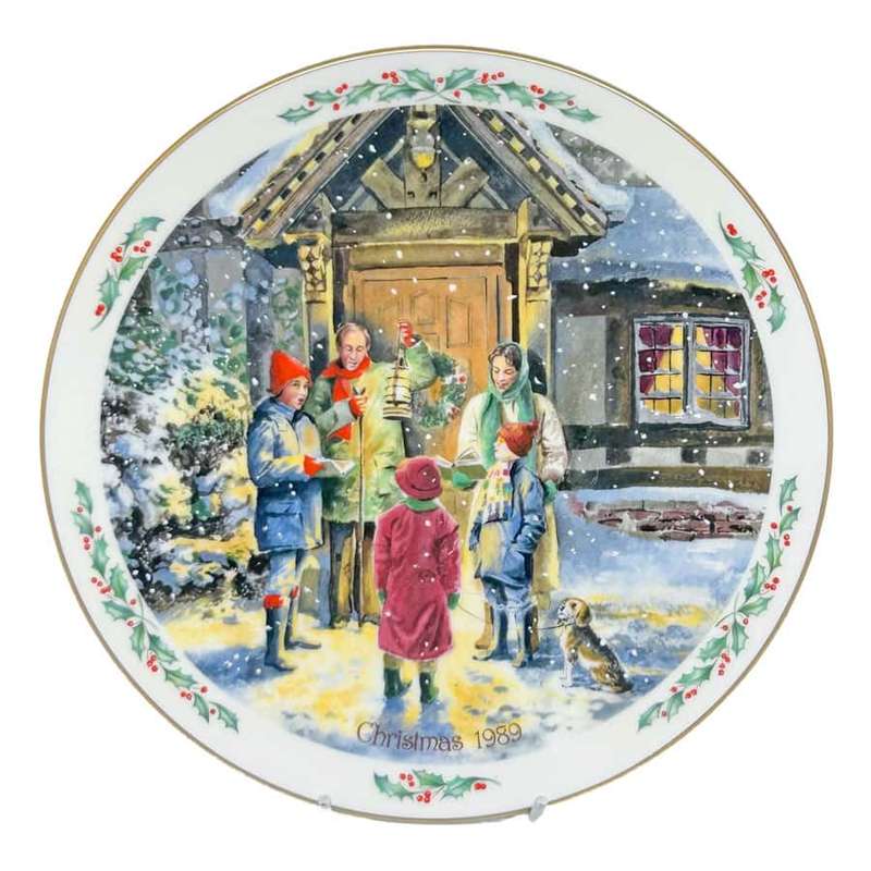 Royal Doulton Christmas Plate 1989 Carolling