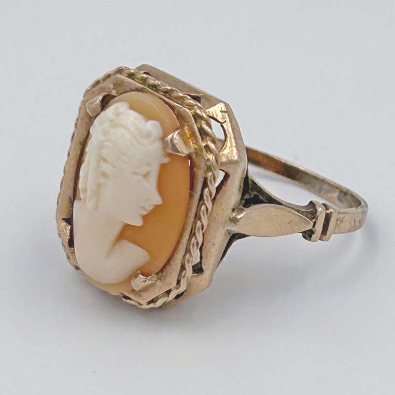 9ct Gold Lady Cameo Carved Conch Shell Ring