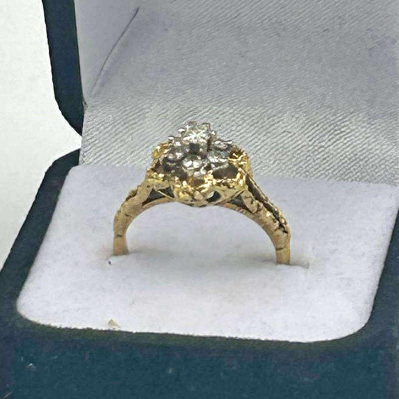 18ct Gold Daisy Diamond Ring Sheffield C1960