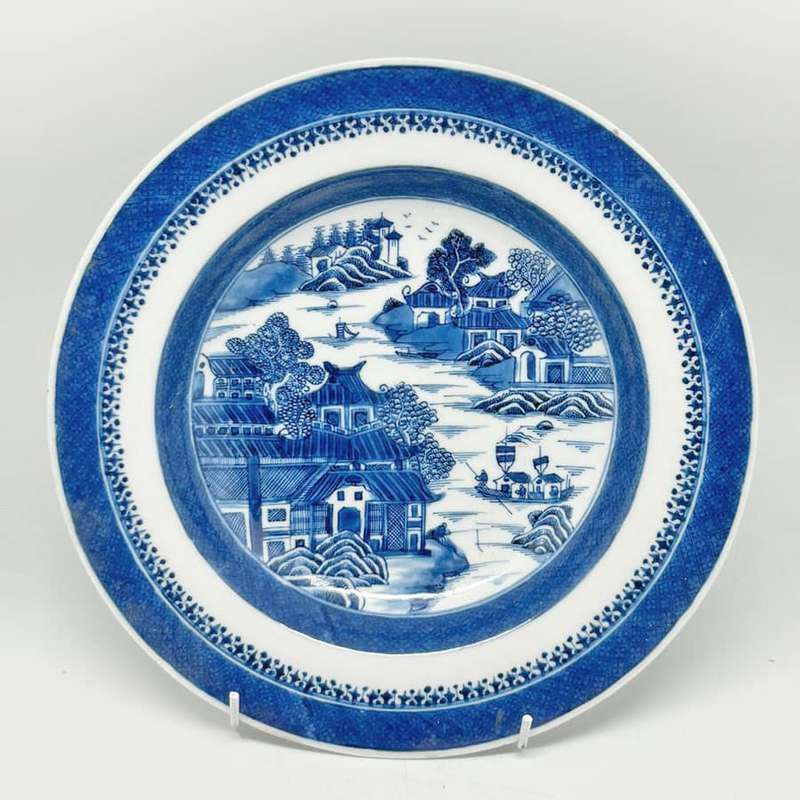 Chinese Blue and White Qianlong Lipped Bowl  C1760