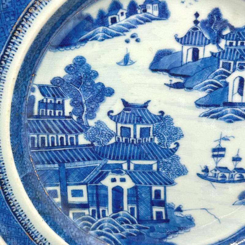 Chinese Blue and White Qianlong Hot Water Plate C1760