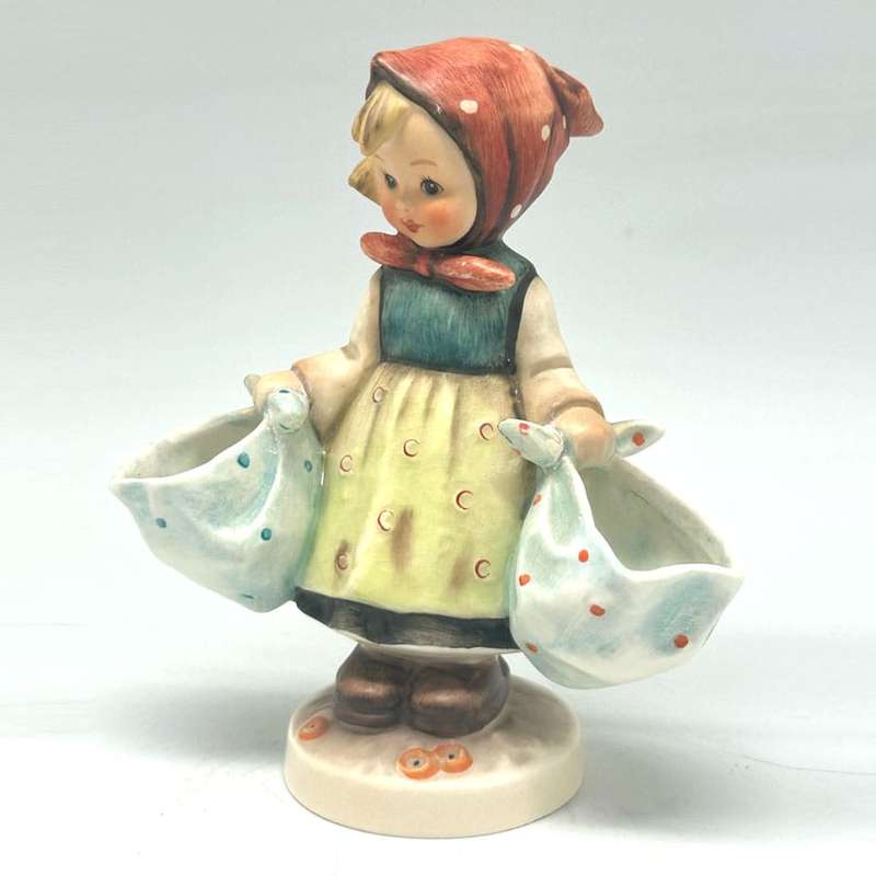 Hummel Figurine Mothers Darling 175 TMK3