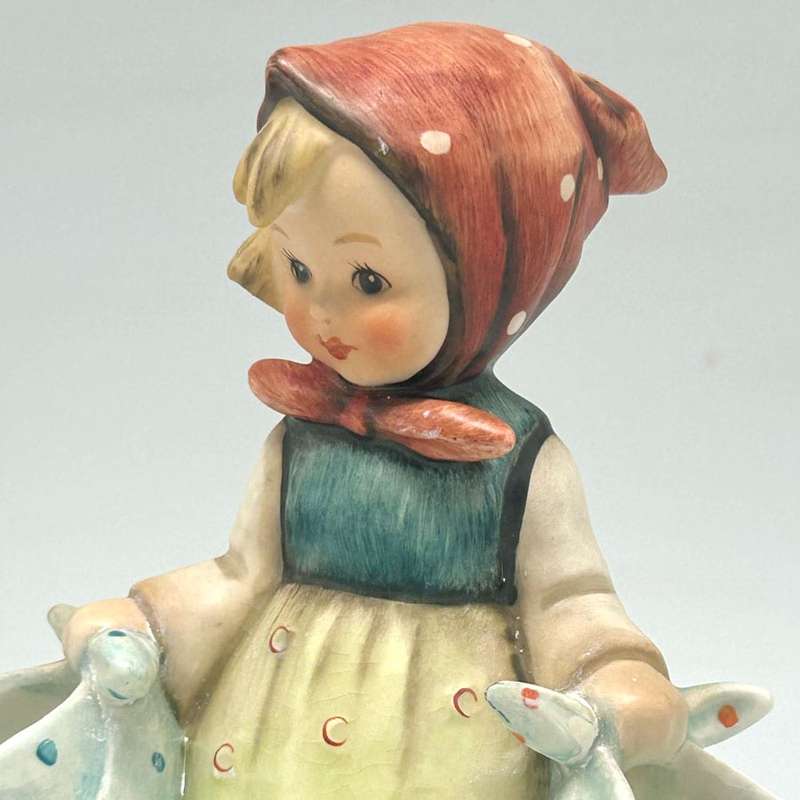 Hummel Figurine Mothers Darling 175 TMK3