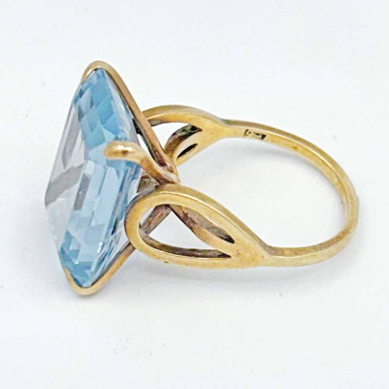 9Ct Gold Topaz Cocktail Ring C1940