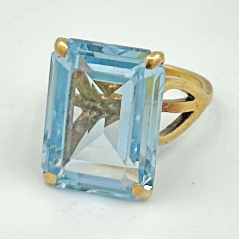 9Ct Gold Topaz Cocktail Ring C1940