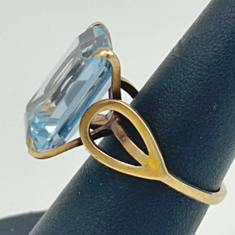 9Ct Gold Topaz Cocktail Ring C1940