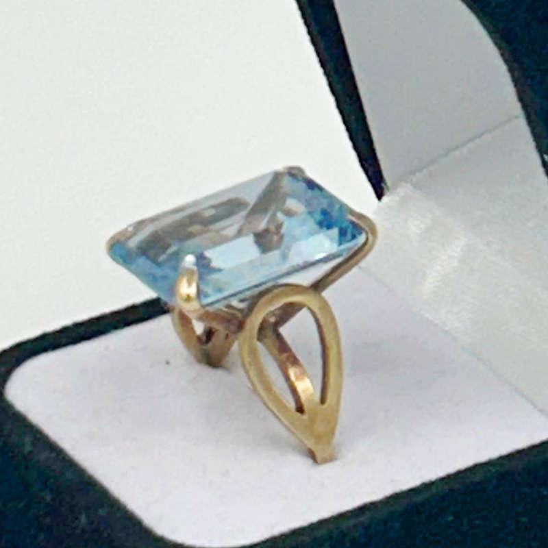 9Ct Gold Topaz Cocktail Ring C1940