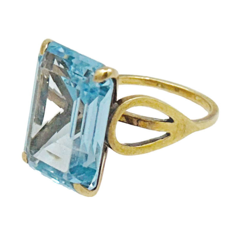 9Ct Gold Topaz Cocktail Ring C1940