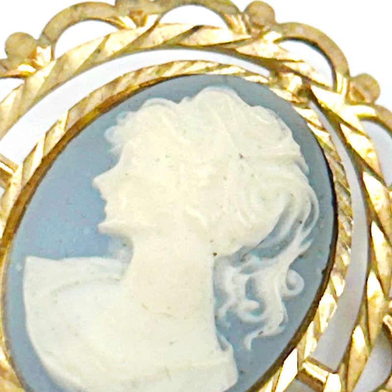 9ct Gold Mounted Blue and White Cameo