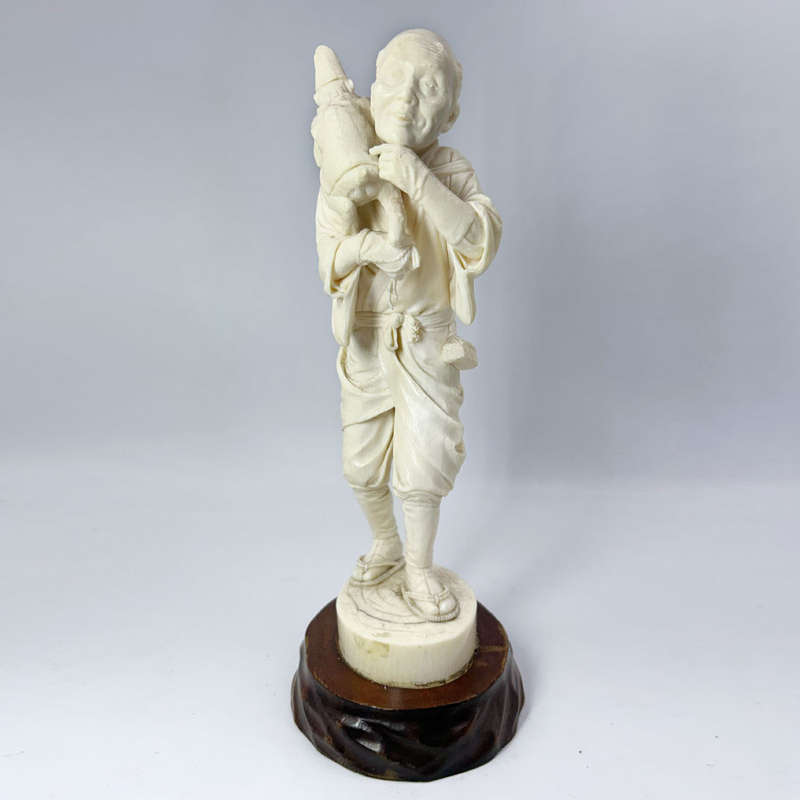 Superb Japanese Ivorine Okimono Of An Entertainer Meiji Period