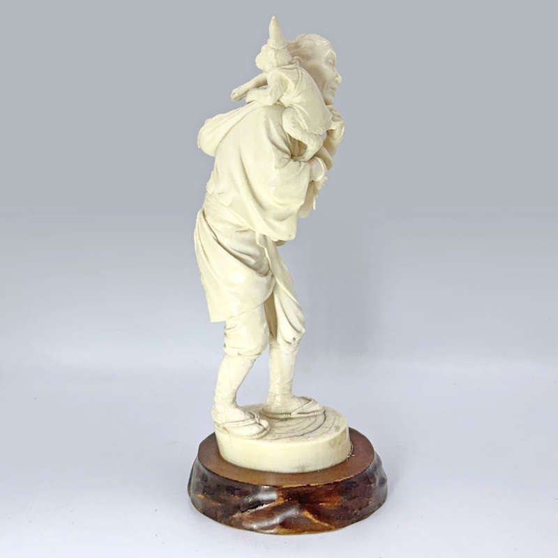 Superb Japanese Ivorine Okimono Of An Entertainer Meiji Period