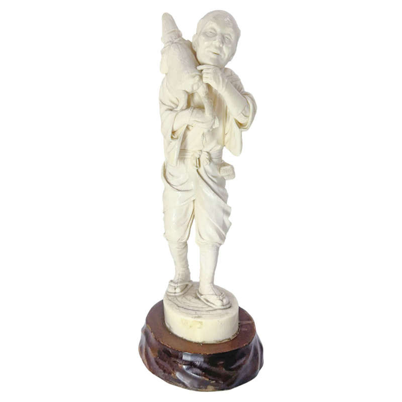 Superb Japanese Ivorine Okimono Of An Entertainer Meiji Period