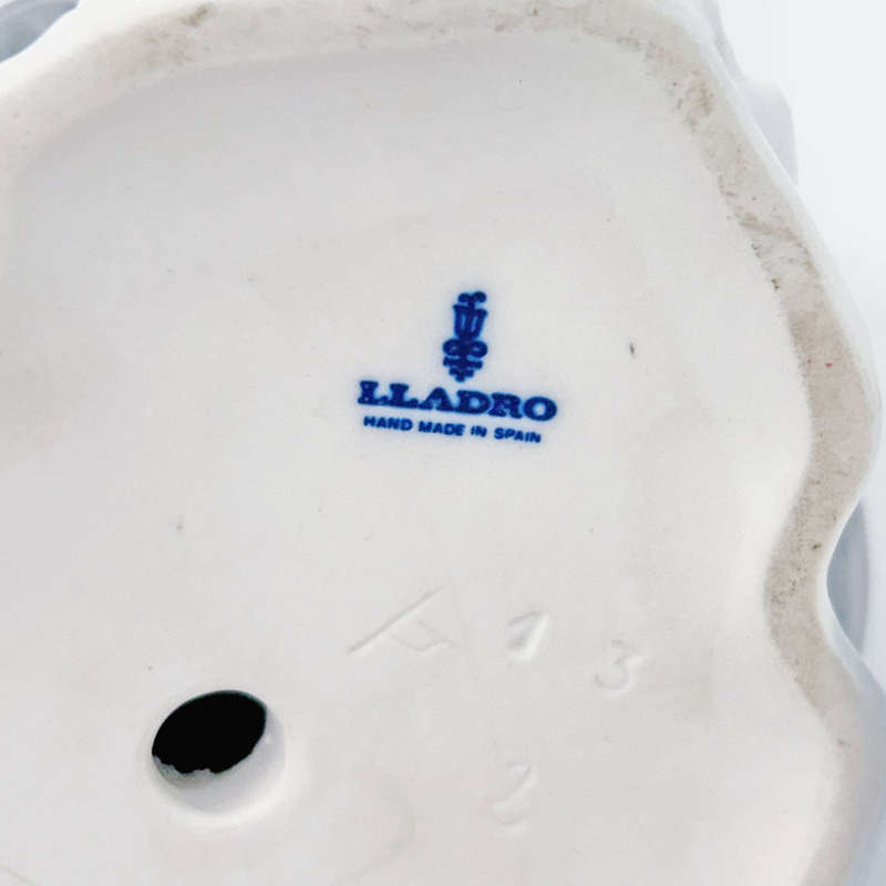 Lladro Figurine Wind Blown Sea Breeze 4922