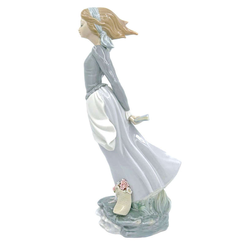 Lladro Figurine Wind Blown Sea Breeze 4922