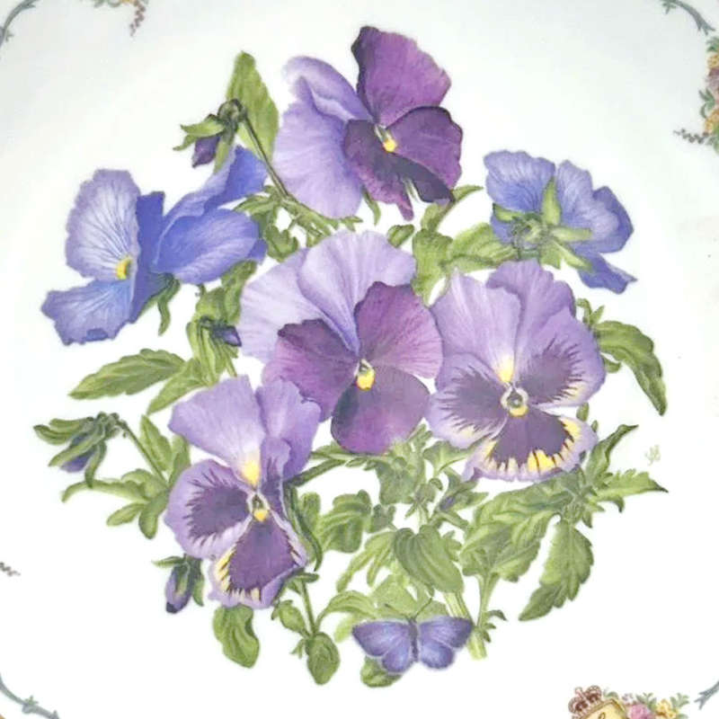 Royal Albert Queen Mothers Favourite Plate Camellia