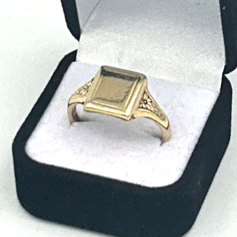 9 Carat Gold Mens Signet Ring Birmingham