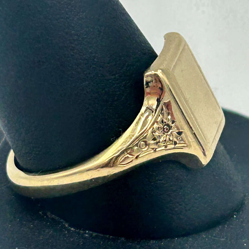 9 Carat Gold Mens Signet Ring Birmingham