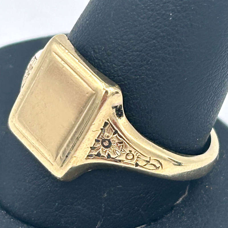 9 Carat Gold Mens Signet Ring Birmingham