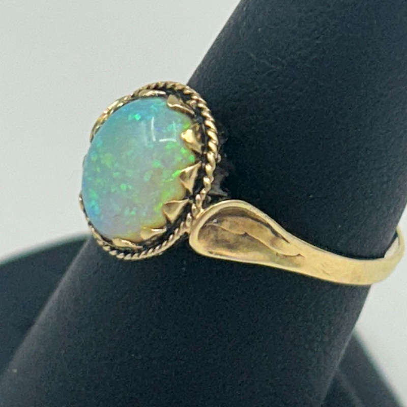 9ct Gold Opal Dress Ring