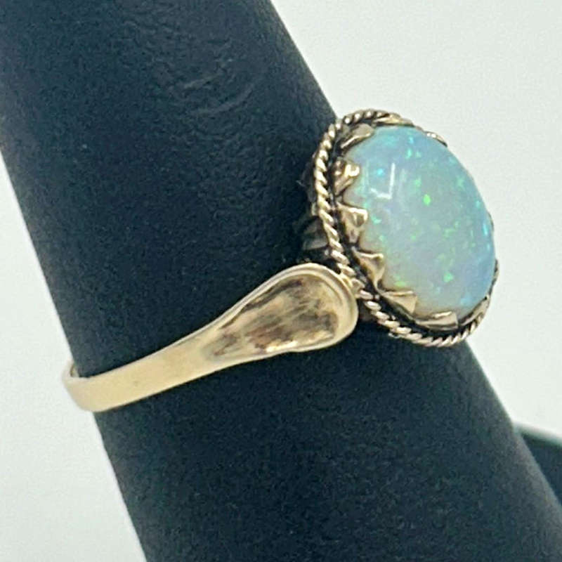 9ct Gold Opal Dress Ring