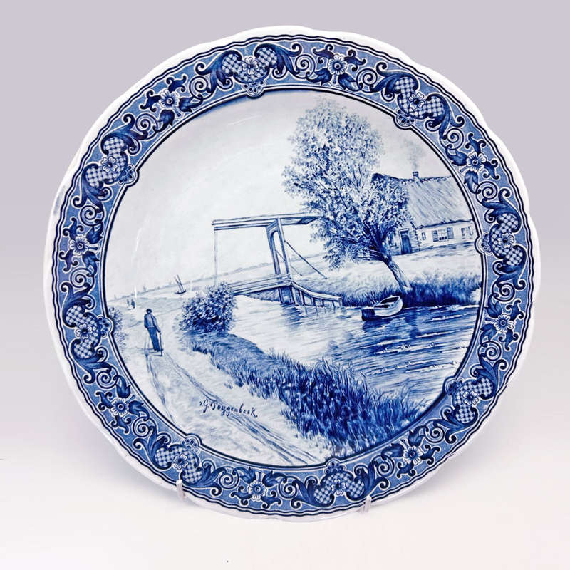 Delfts Royal Sphinx  Blue And White River Scene Wall Charger