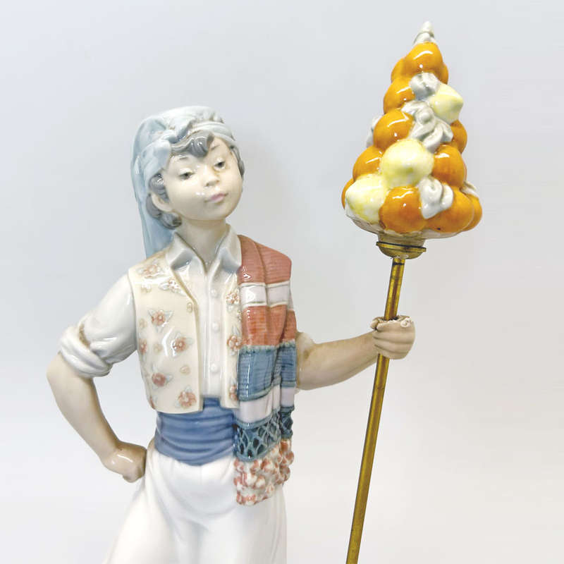 Lladro Daisa Figurine Valencian Boy 1400