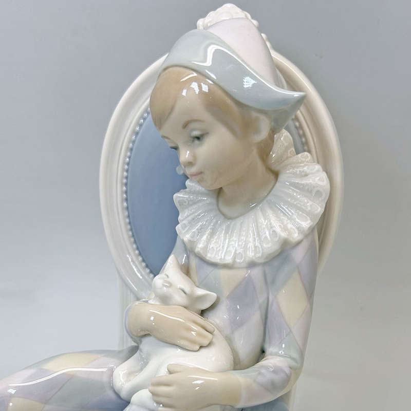 Lladro Daisa Figurine Seated Jester Boy With Cat 1299