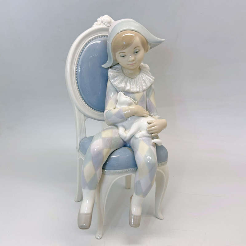 Lladro Daisa Figurine Seated Jester Boy With Cat 1299