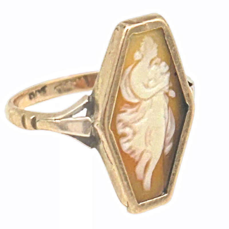 9ct Gold Lady Holding Flowers Cameo Carved Conch Shell Ring