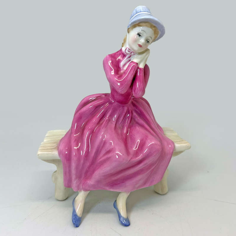 Royal Doulton Figurine Young Dreams HN3176