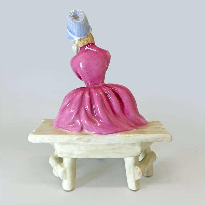 Royal Doulton Figurine Young Dreams HN3176