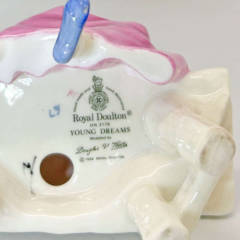 Royal Doulton Figurine Young Dreams HN3176