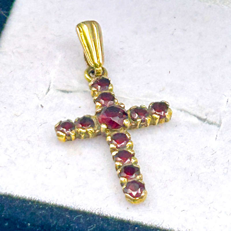 9ct Gold Garnet Crucifix Pendant