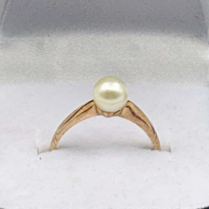 9Ct Gold Ring With Solitaire Pearl Zeeta