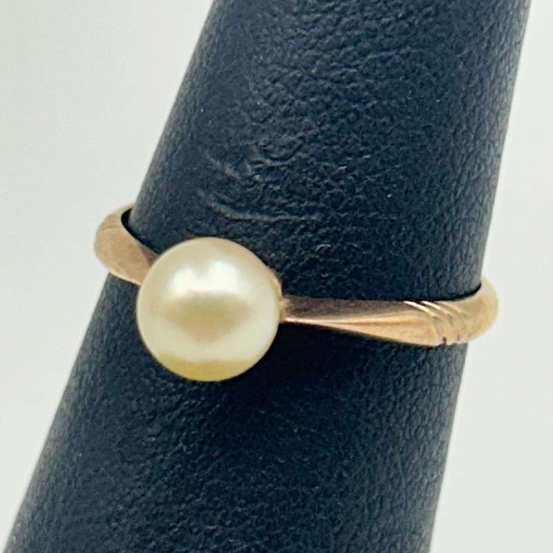 9Ct Gold Ring With Solitaire Pearl Zeeta