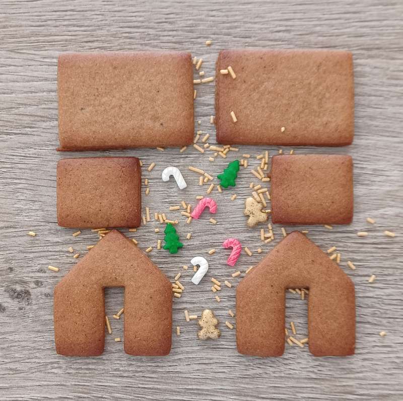 Mini Gingerbread House Kit