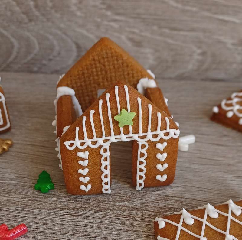 Mini Gingerbread House Kit