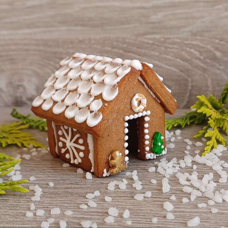 Mini Gingerbread House Kit