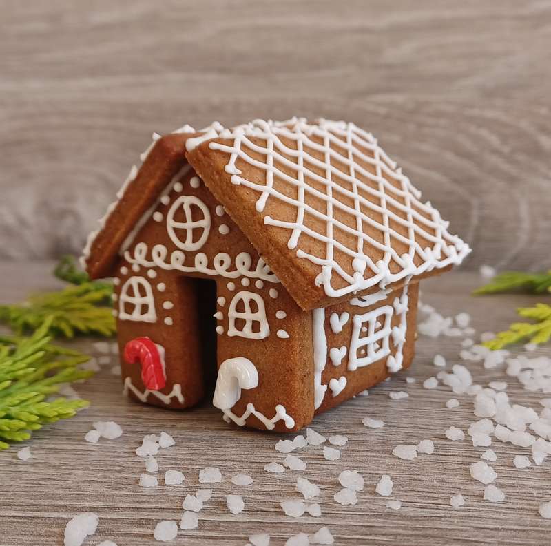 Mini Gingerbread House Kit