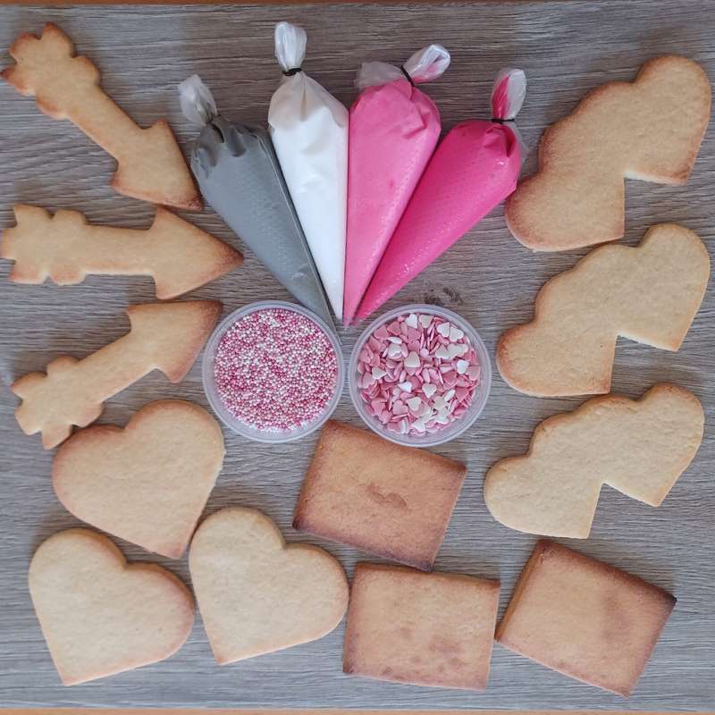 Hearts & Arrows Cookie Decorating Kit