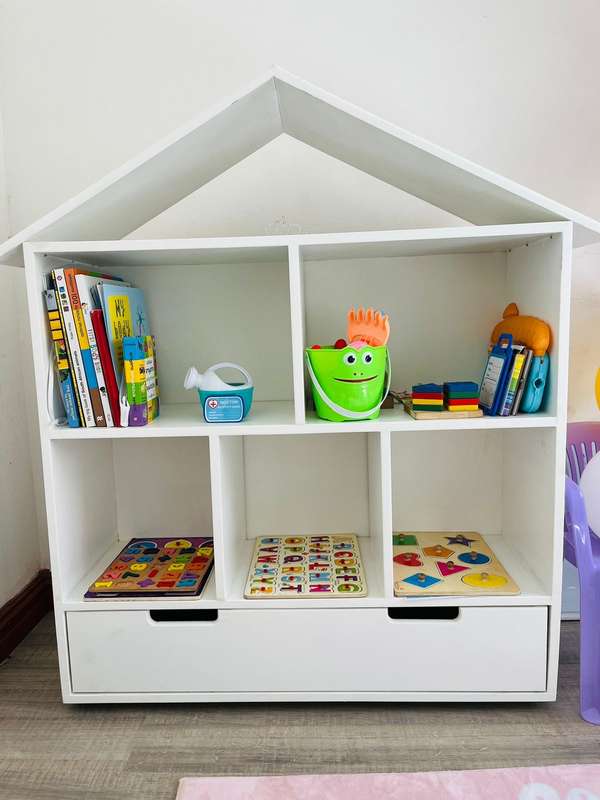 Dollhouse Bookshelf