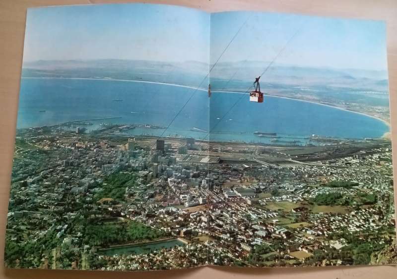 Tafelberg en die Sweefspoor. T.V. Bulpin.