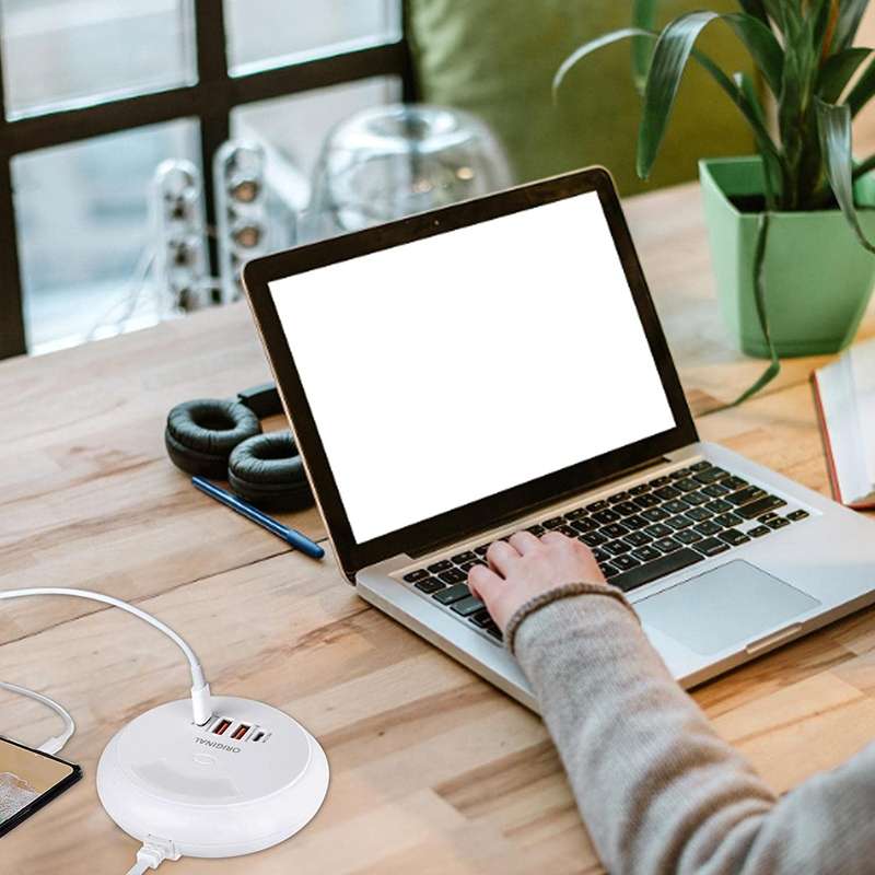 Q8 EU Power Socket Traveling Adapter 2 Type C and 2 USB Port 35W