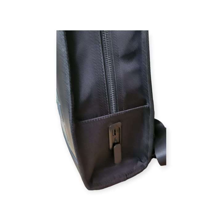 FA-TB001 Solar Powered Battery Back Pack With Built-In 3500Mah Battery