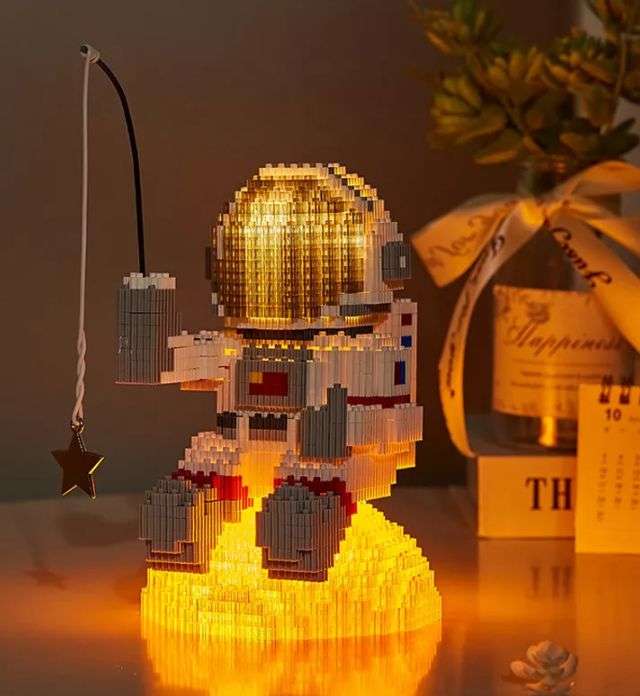 16801 Fishing Star Astronaut 1110 Pcs Micro Building Blocks With LED Light