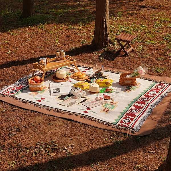 Jiageng JG20375285 Woven Picnic Mat With Strap Holder 90cm x 180cm